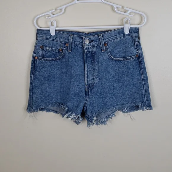 Levi's 501 Fray Hem Shorts - Picture 1 of 5